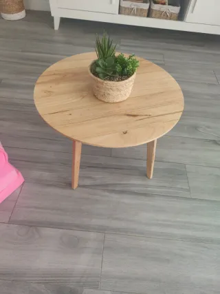 Mesa auxiliar redonda de madera