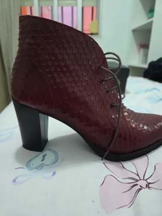 Botín Piel Serpiente Paco Rodríguez burdeos