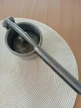 Spremiagrumi vintage in metallo