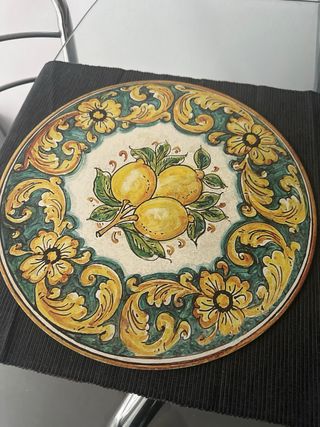 Vassoio rotondo in legno decorato