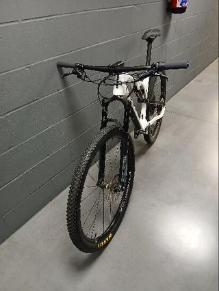 Bicicleta de montaña 29'' doble suspensión carbono