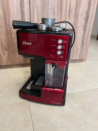 Cafetera Oster PrimaLatte Roja