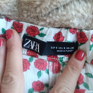 Minifalda Zara Flores Rojas Talla S