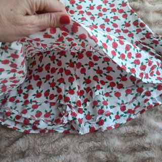 Minifalda Zara Flores Rojas Talla S