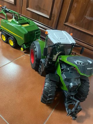 Tractor Fendt y Empacadora John Deere Bruder 1/16