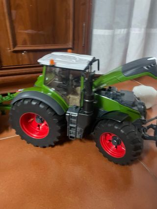 Tractor Fendt y Empacadora John Deere Bruder 1/16