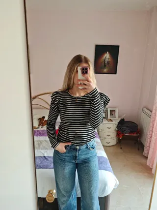 Camiseta Zara volantes hombros rayas