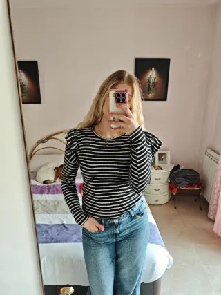 Camiseta Zara volantes hombros rayas