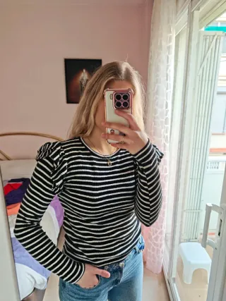 Camiseta Zara volantes hombros rayas