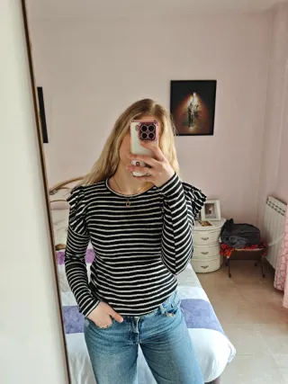 Camiseta Zara volantes hombros rayas