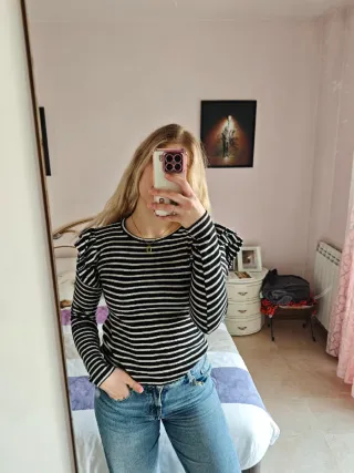 Camiseta Zara volantes hombros rayas