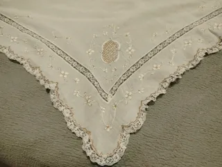 Manteletas de fallera bordadas