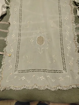 Manteletas de fallera bordadas