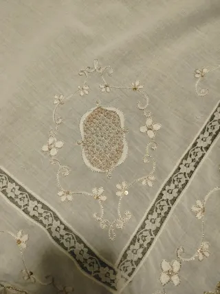 Manteletas de fallera bordadas