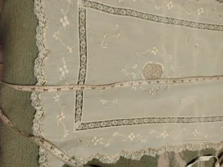 Manteletas de fallera bordadas