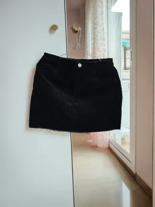 Falda de pana negra