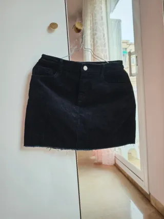 Falda de pana negra