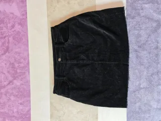 Falda de pana negra
