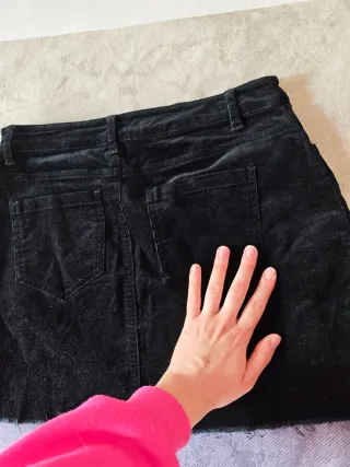Falda de pana negra