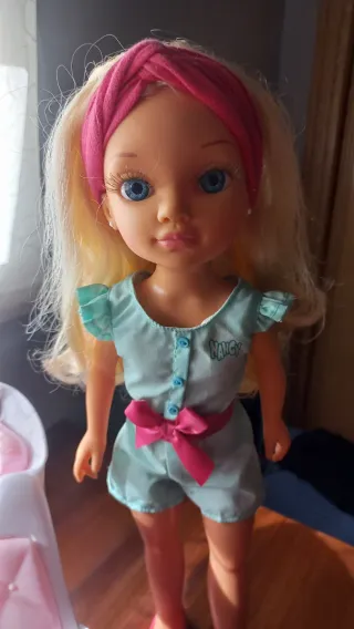 Muñeca Nancy con tocador y accesorios