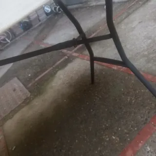 Tavolo pieghevole in plastica grigio