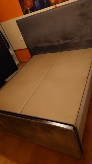 Cama doble con mesitas de lujo