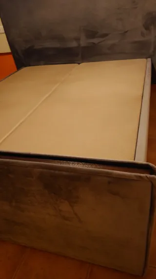 Cama doble con mesitas de lujo