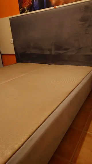 Cama doble con mesitas de lujo