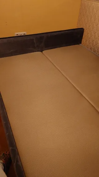 Cama doble con mesitas de lujo