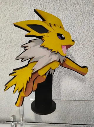 Statuetta Jolteon Pokemon Legno