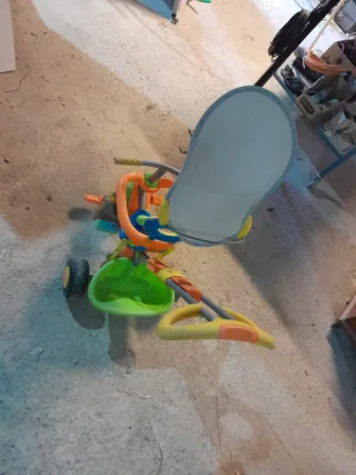 Triciclo infantil con asiento y cesta