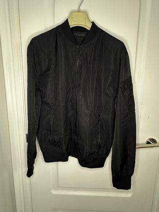 Cazadora Bomber Bershka Negra