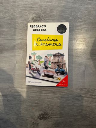 Carolina se enamora (Spanish Edition)