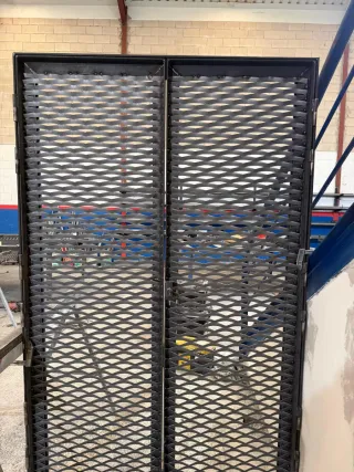 Puerta industrial en hierro