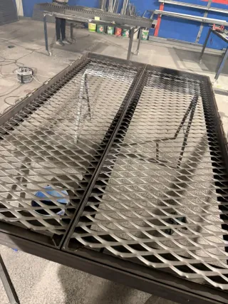 Puerta industrial en hierro