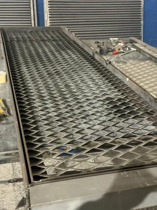 Puerta industrial en hierro