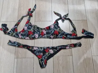 Bikini estampado tropical