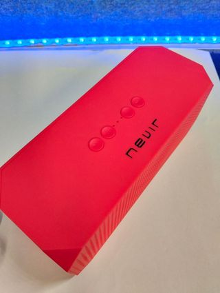 Altavoz portátil Nevir NVR-821B 6W rojo