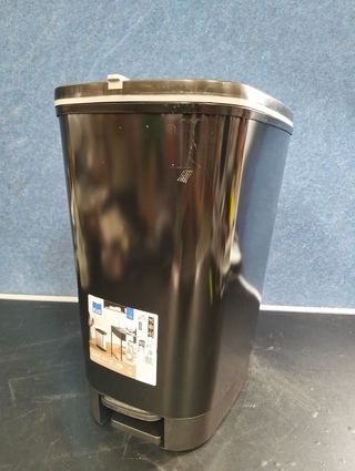 Cubo basura Curver Chic Bin pedal 25L negro