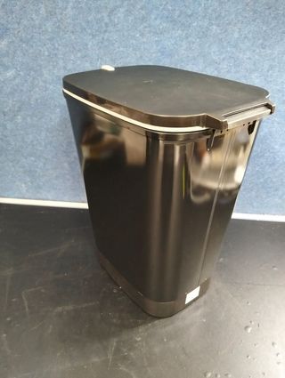 Cubo basura Curver Chic Bin pedal 25L negro