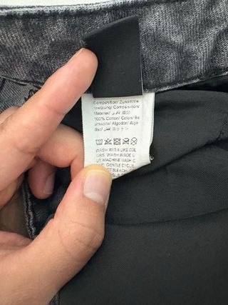 Pantalón vaquero ancho gris