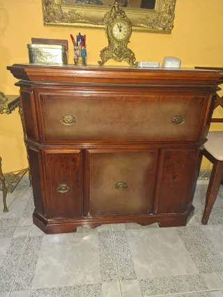 Aparador recibidor antiguo madera y metal