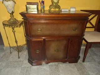 Aparador recibidor antiguo madera y metal