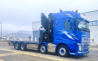 Camión Volvo fh 540 con grúa