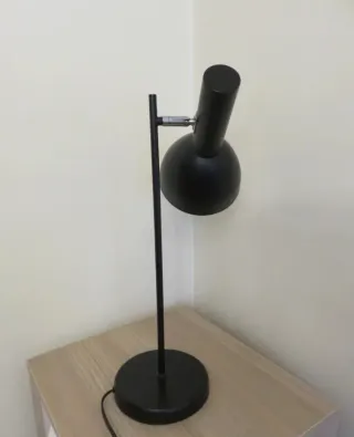 Lámpara de escritorio negra