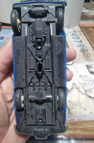 Coche de juguete azul Guisval