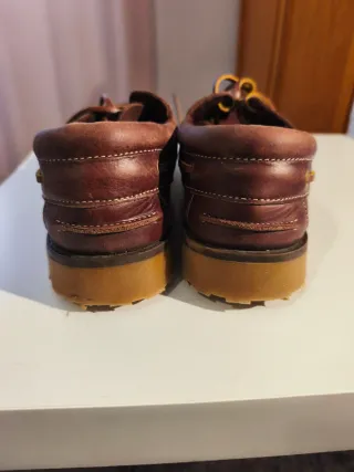 Náuticos de piel marrones