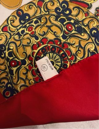 Foulard stampa catene oro e rosso