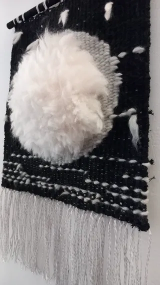 Arazzo bianco e nero tessuto a mano "luna"