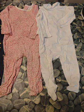 Lote 3 pijamas bebé 6-9 meses